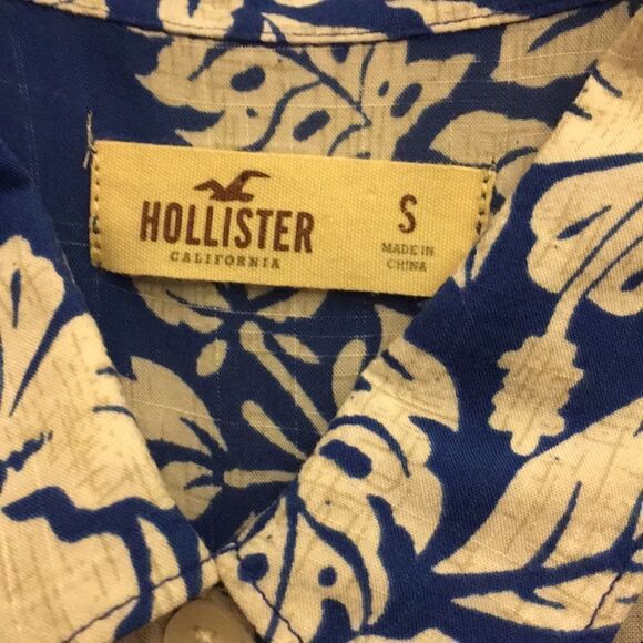 3/$20 Hollister Sleeveless Lightweight Button Down Small - Picture 5 of 8